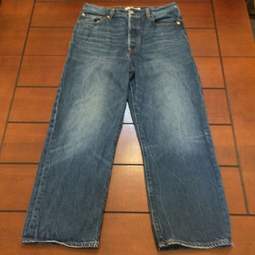 Levi’s ribcage straight jeans 31 blue button fly